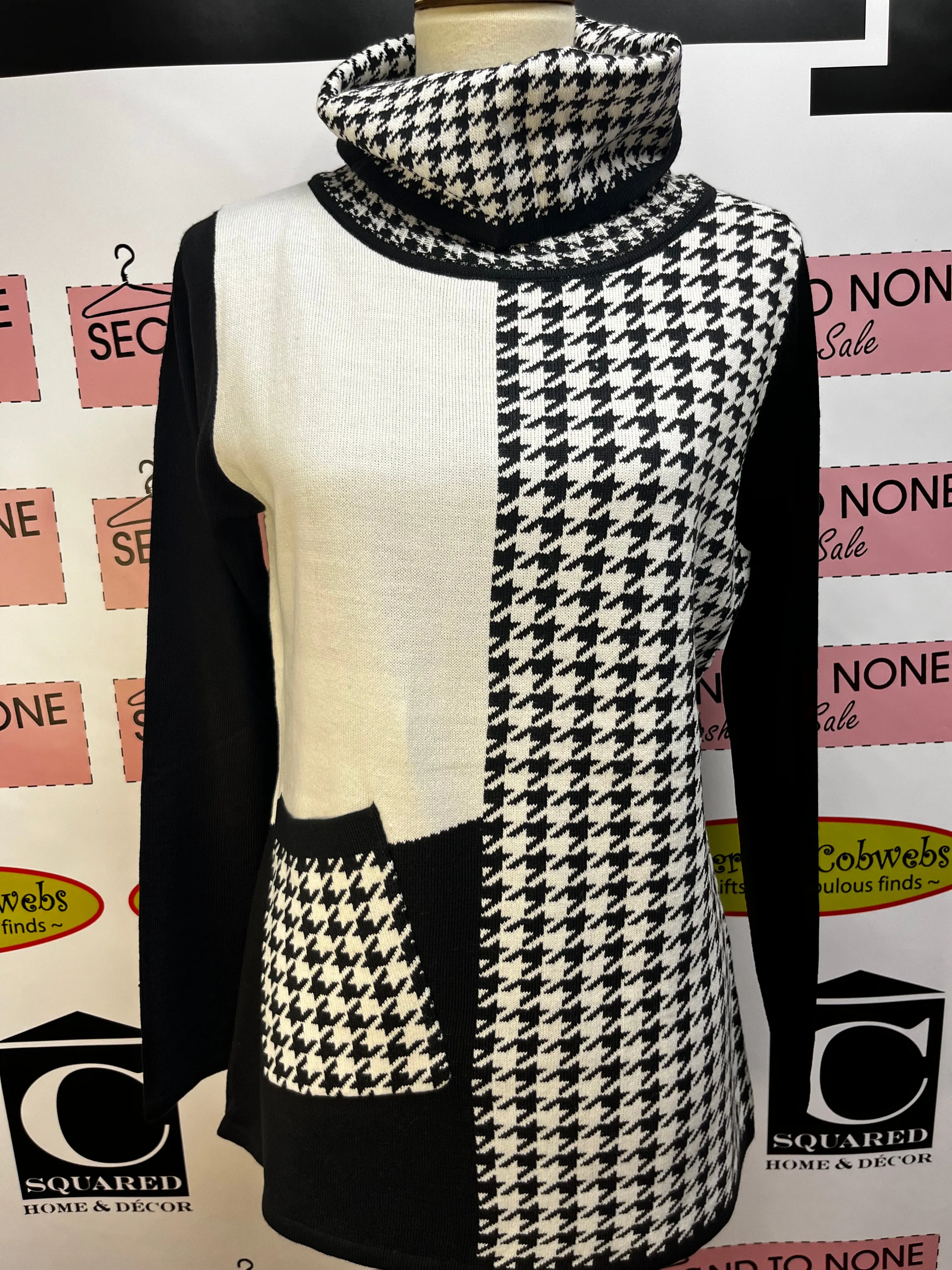 Houndstooth Color-Block Tunic-Length Turtleneck